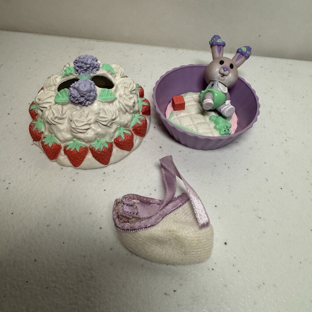 VTG Kidsview Tea Bunnies Bunny Baby Hide‎ N Pack Lilac Cuddles Strawberry READ